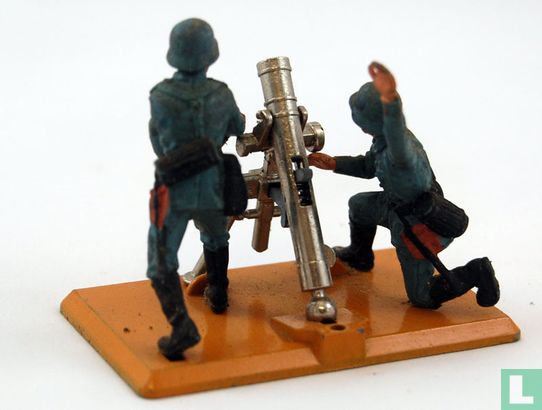 German Mortar with crew - Image 2