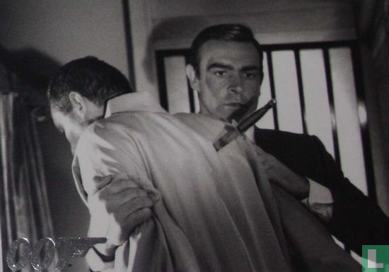 Shortly after arriving in Tokyo, James Bond connects with Henderson - Image 1