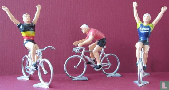 Mercier-Hutchinson cyclist team - Image 3