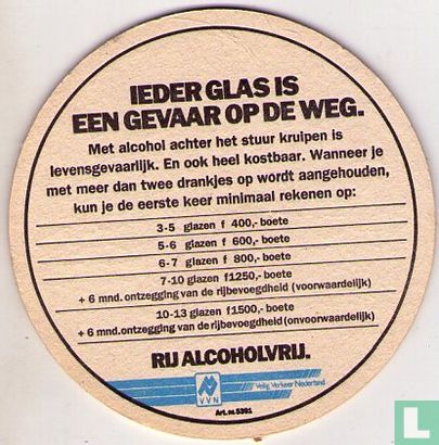 Bier Vlekt Niet, Maar Het Kreukt Wel. - Image 2
