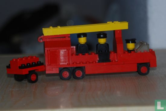 Lego 693 Fire Engine with Firemen - Image 3