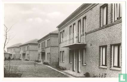 Huize Katwijk, Vredehof 1. 2 kamerflats met gedeelte tuin