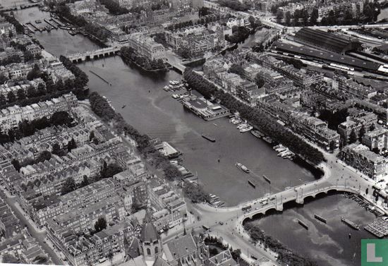 Luchtfoto Amstel met Amstelhotel