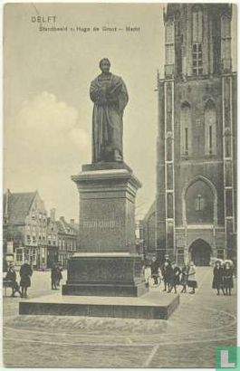 Delft - Standbeeld v. Hugo de Groot - Markt