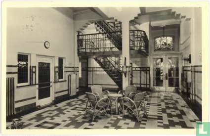 R.K. Ziekenhuis. Hall en wachtkamer