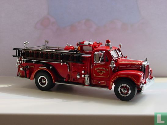 Mack B95 Fire Pumper