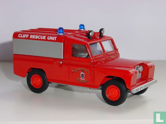 Land Rover Defender 'Cliff Rescue'