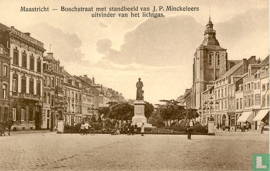 Maastricht Boschstraat met standbeeld van J. P. Minckeleers met op achtergrond St. Mathiaskerk