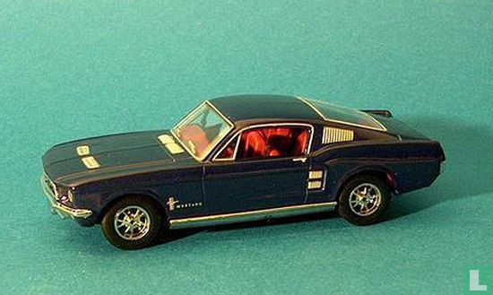 Ford Mustang Fastback 2+2 - Afbeelding 1