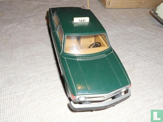 Volvo 142 Taxi - Image 2