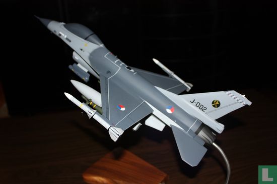 Lockheed Martin F-16MLu RNLAF - Afbeelding 3