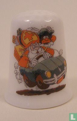 Sinterklaas in een auto op een porselein vingerhoedje 