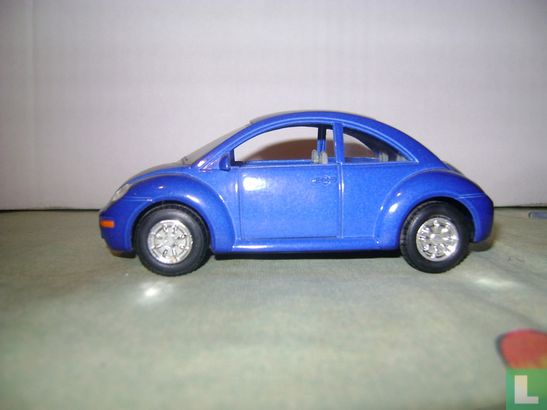 Volkswagen New Beetle - Image 2