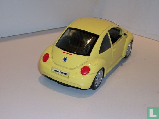 Volkswagen New Beetle - Image 3