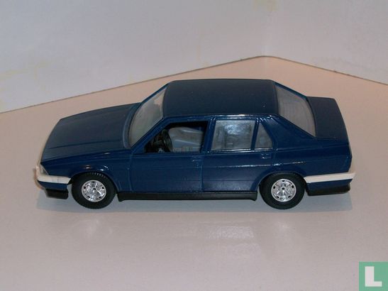 Alfa Romeo 75 - Image 2