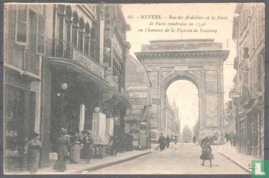 Nevers, Rue des Ardilliers et la porte de Paris