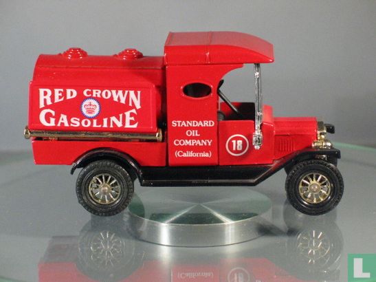 Ford Model-T Tanker 'Red Crown Gasoline'