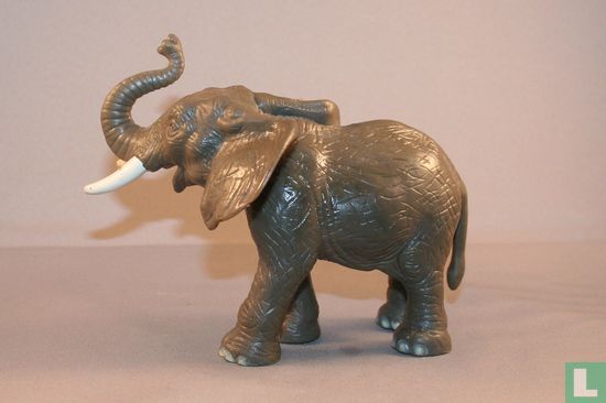 Bull l'éléphant d'Afrique - Image 2