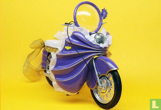 Custom Batgirl Motorcycle - Image 2