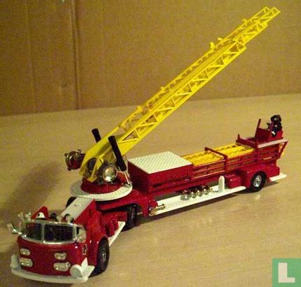 American LaFrance Aerial Rescue Truck - Image 3