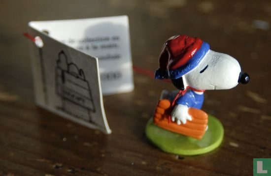 Snoopy with blue shirt and red and blue cap - Image 2