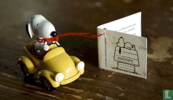Snoopy in gele auto - Afbeelding 2