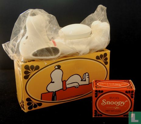 Snoopy soap dish & soap - Image 1