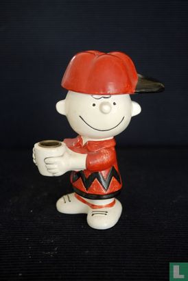 Charlie Brown wears a baseball cap - Image 1