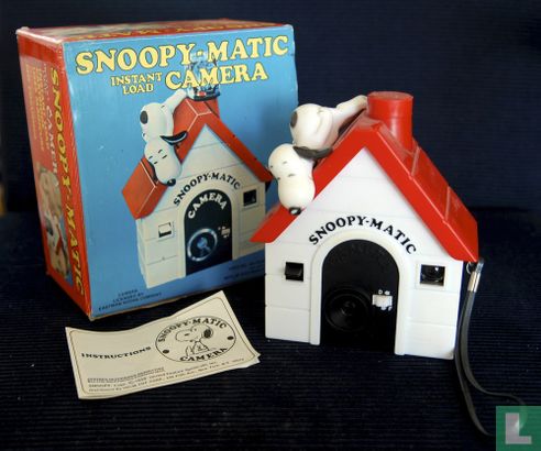 Snoopy-Matic instant load camera - Image 1