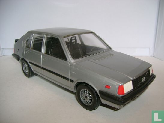 Volvo 360 GLT  - Image 1