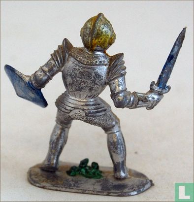 Knight with sword and shield - Image 2
