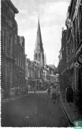 Almelo, Grotestraat met St. George Kerk