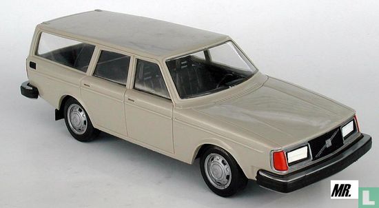 Volvo 245 GL - Image 1