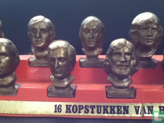 16 Kopstukken van het Nederlandse Voetbal 1973 - '74 - Afbeelding 2