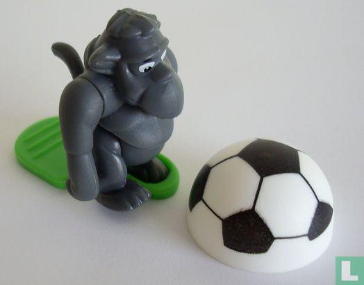 Gorilla met voetbal - Afbeelding 1