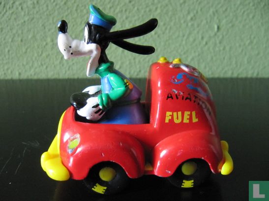 Goofy in car - Image 2