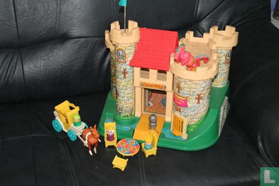 Play family castle  - Image 1