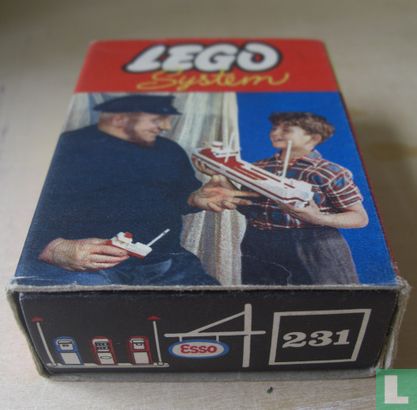 Lego 231-2 Esso Pumps/Sign - Image 1
