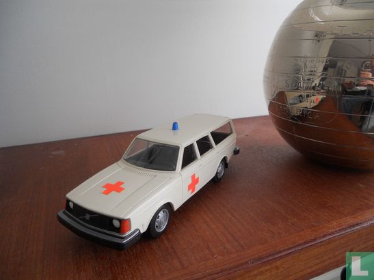 Volvo 245 GL Ambulance - Bild 2