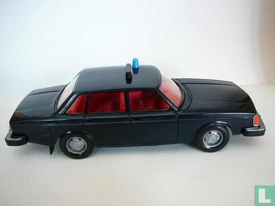 Volvo 244 DL Poliisi - Image 3