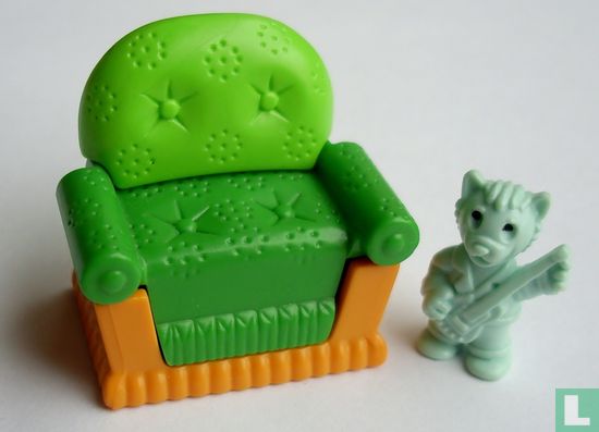 Katze mit Sessel - Bild 1