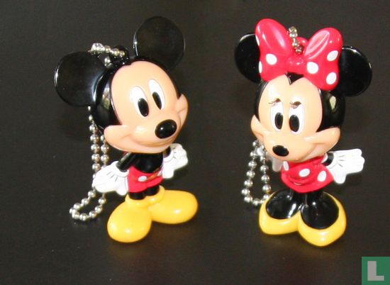 Kissing Mickey & Minnie