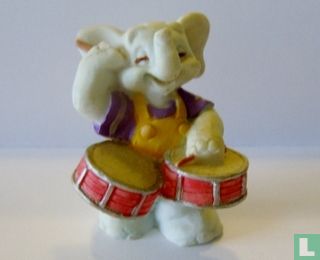 Elefant mit Schlagzeug
