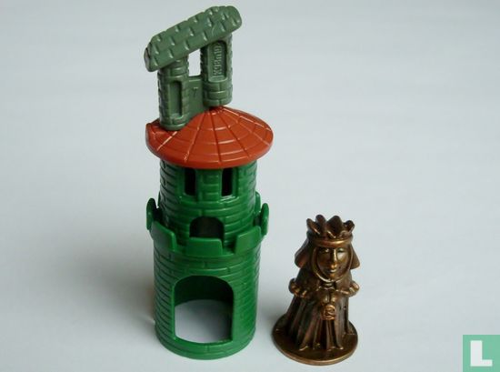 Queen with round tower - Image 1