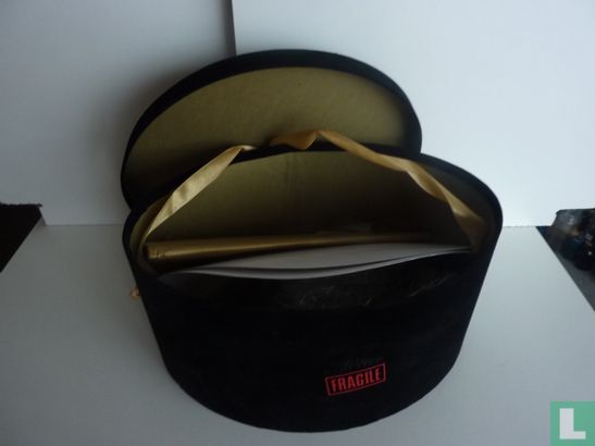 Hat Box Fragile - Image 2