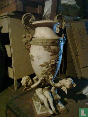 1900 Porcelain Figural Vase with 2 Cherubs - Image 1