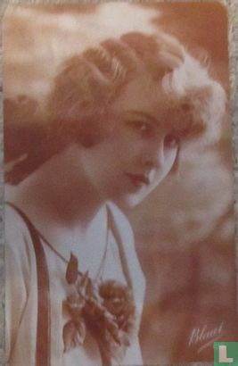 Portret van een jonge vrouw 1926