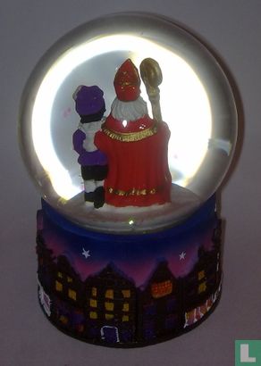 Sint Nicolaas met Zwarte Piet in  sneeuwbol - Image 2