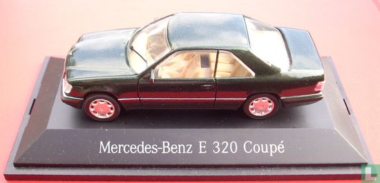 Mercedes-Benz E 320 Coupe - Afbeelding 1