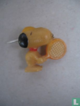 Snoopy with tennis racket